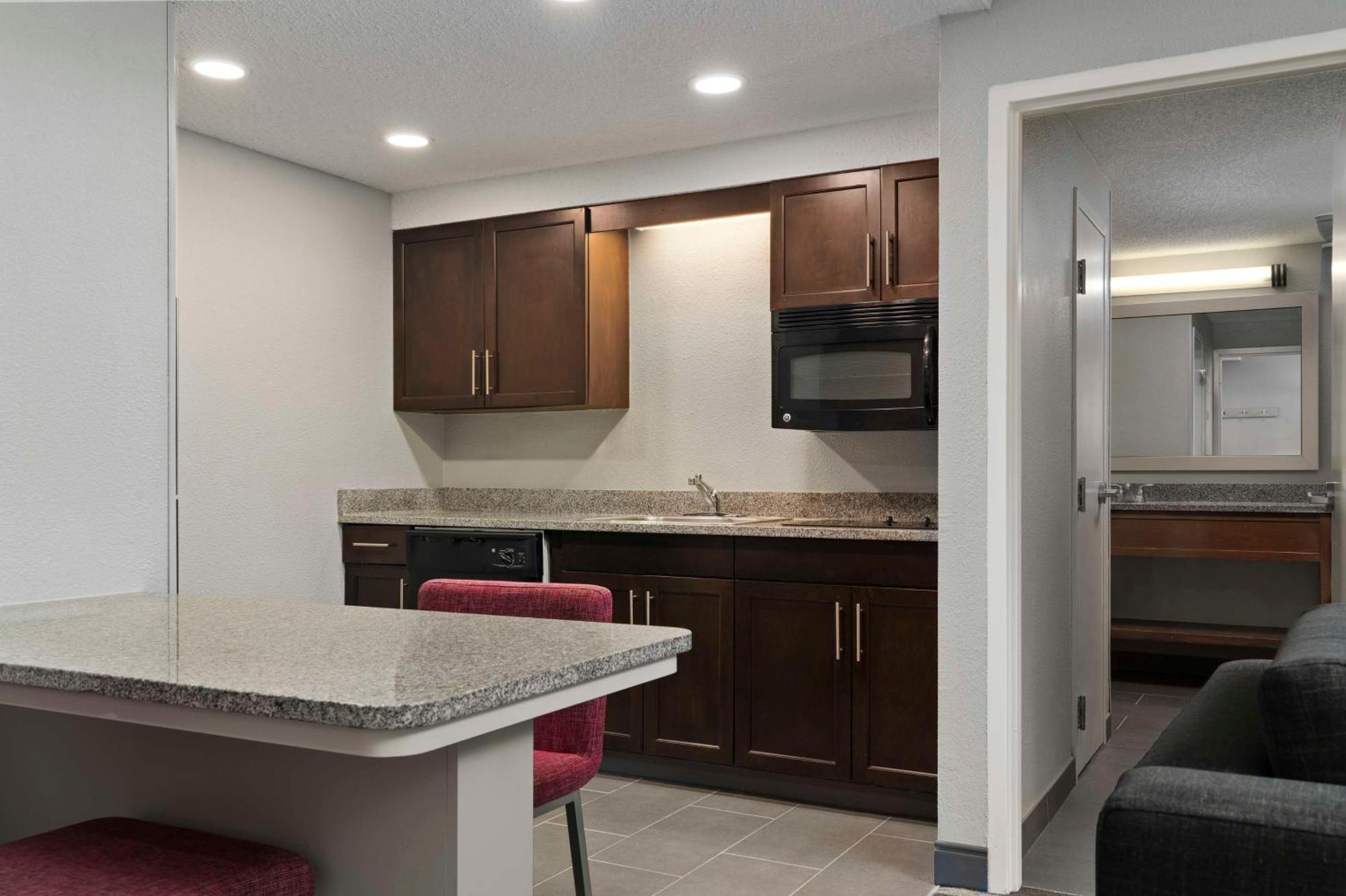 Hampton Inn & Suites Newport News-Airport - Oyster Point Area Kültér fotó